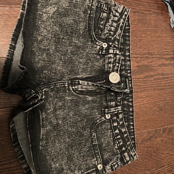 Women's bundle #6 7 pairs of shorts! - Picture 3 of 5